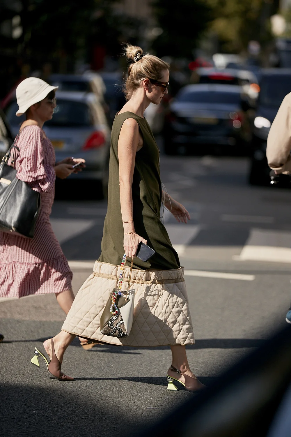 Модне натхнення: що носять найстильніші дівчата під час Тижня моди в Лондоні - фото 450475