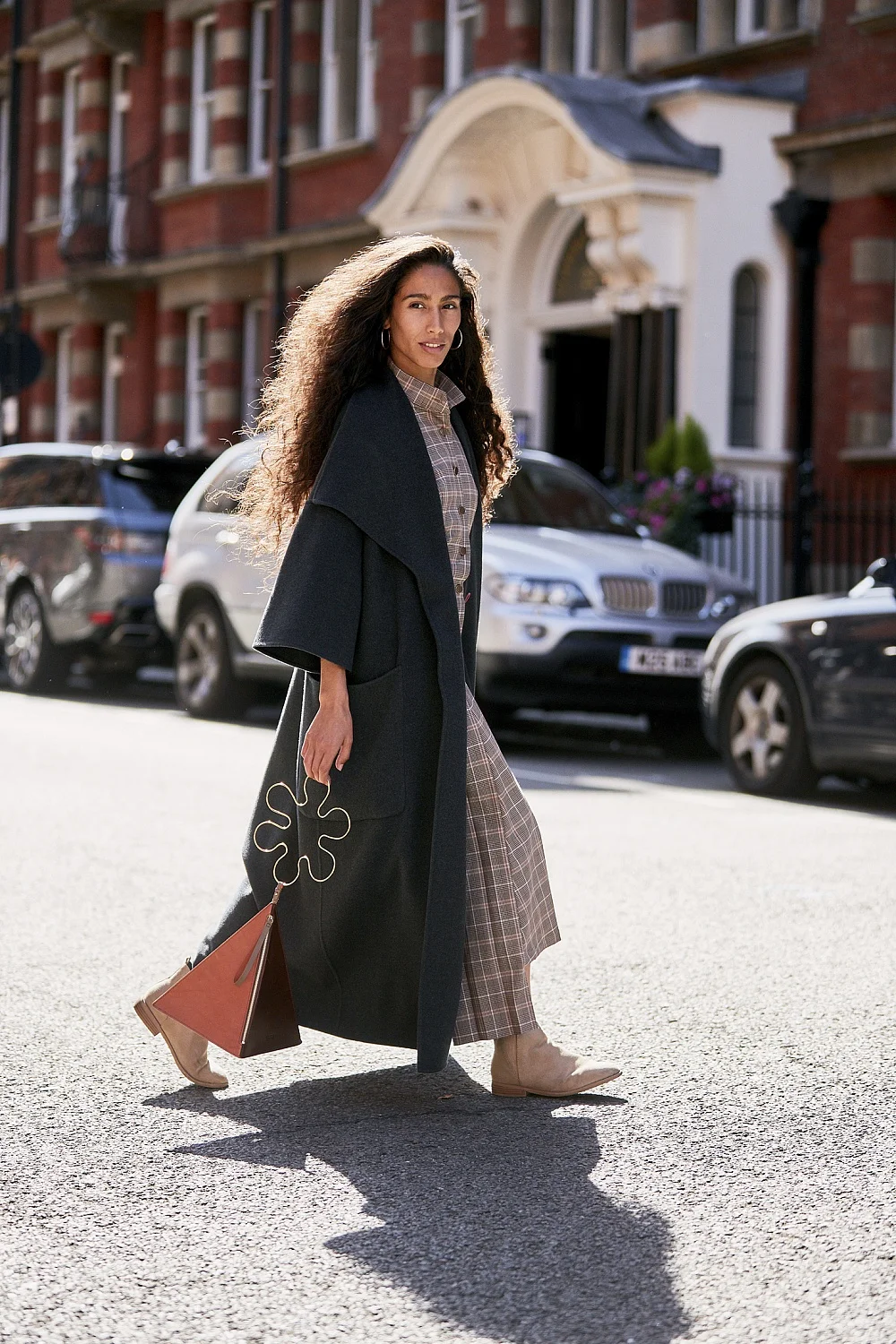 Модное вдохновение: что носят стильные девушки во время Недели моды в Лондоне - фото 450511