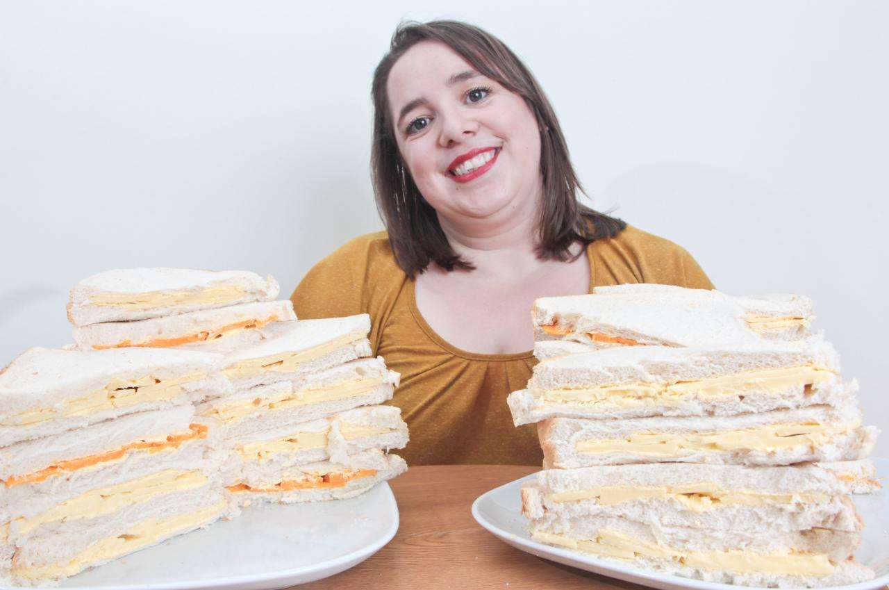 Жінка майже 30 років їсть лише хліб і сир - ось як вона виглядає - фото 450810