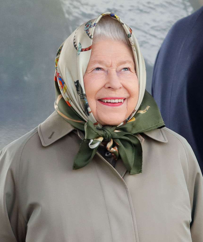Гений розыгрышей: королева Елизавета II обманула туристов - фото 450877