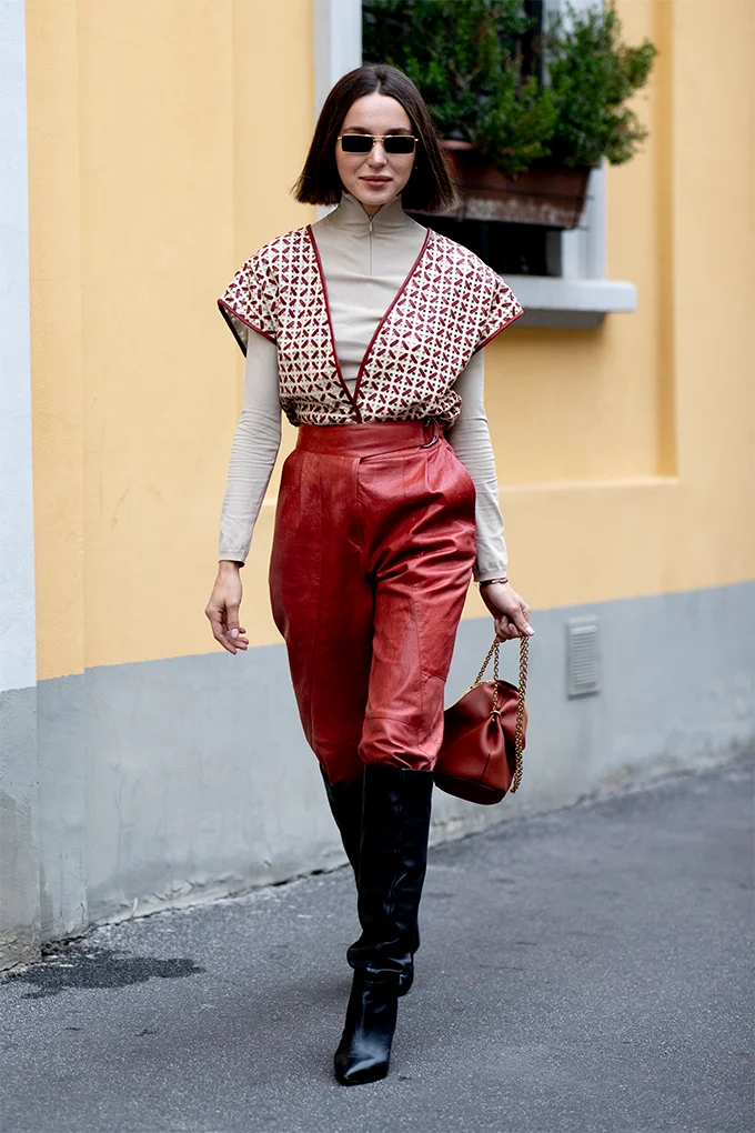 Неделя моды в Милане удивила необычным и красивым уличным стилем - фото 451424