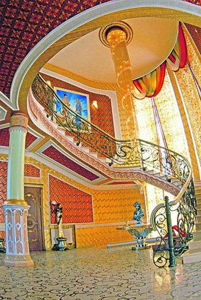 По-багатому: палац, в якому живе співачка Камалія - фото 451648