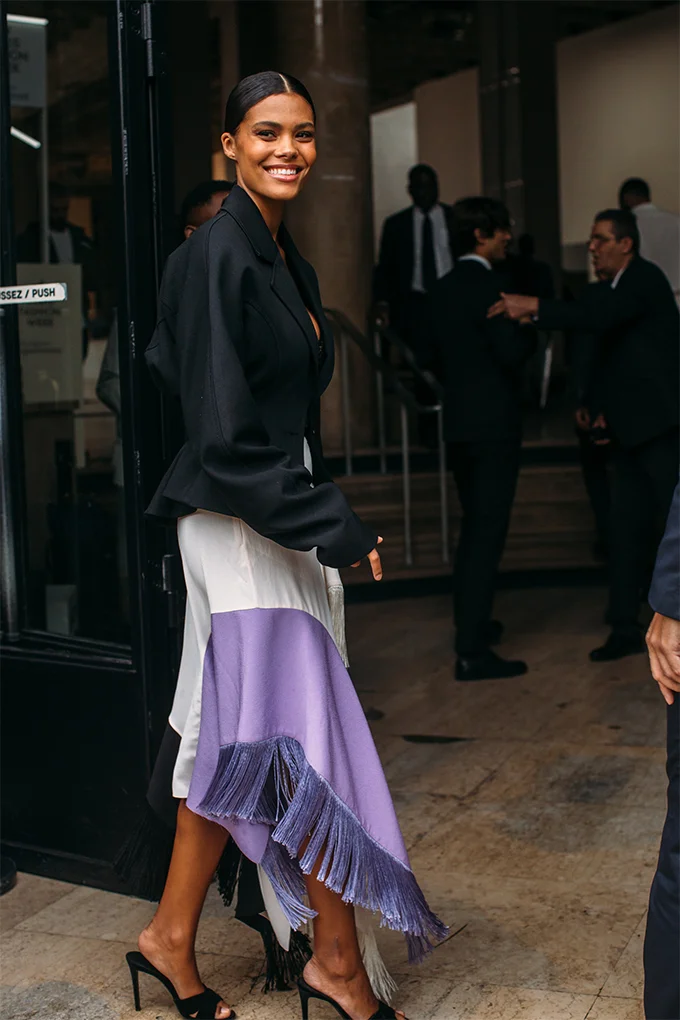 Французький шик: стильні вуличні образи на Тижні моди в Парижі - фото 452006