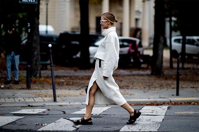 Французький шик: стильні вуличні образи на Тижні моди в Парижі - фото 452011