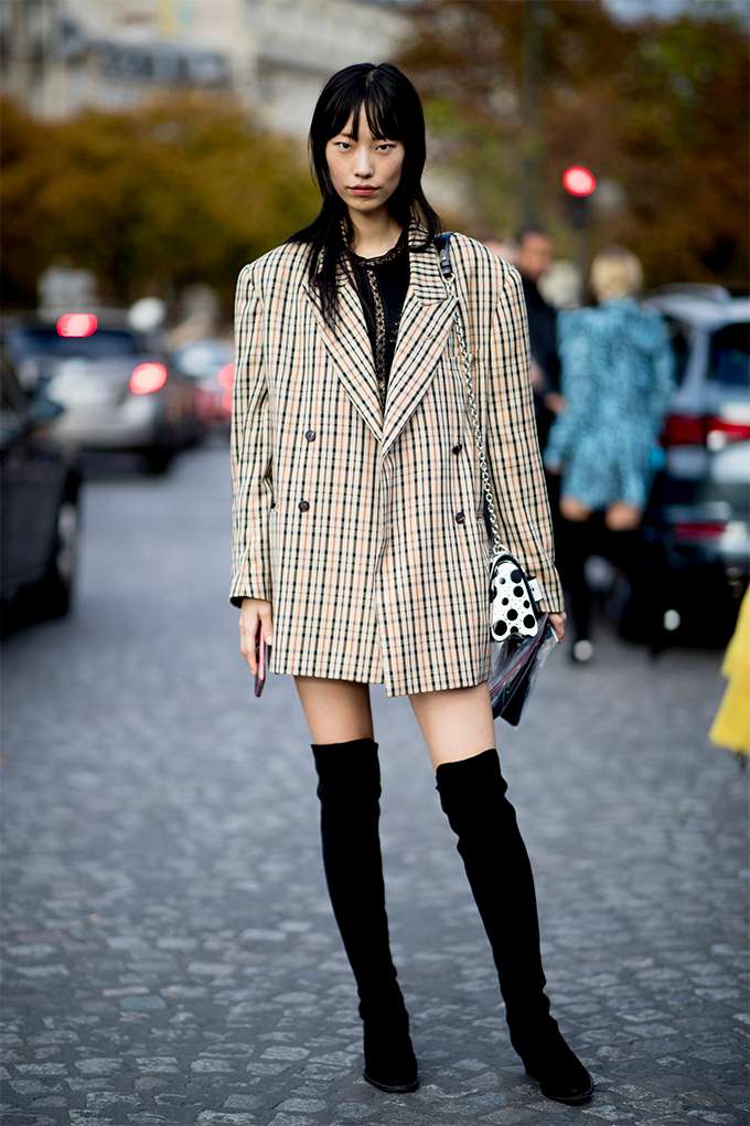 Французький шик: стильні вуличні образи на Тижні моди в Парижі - фото 452034