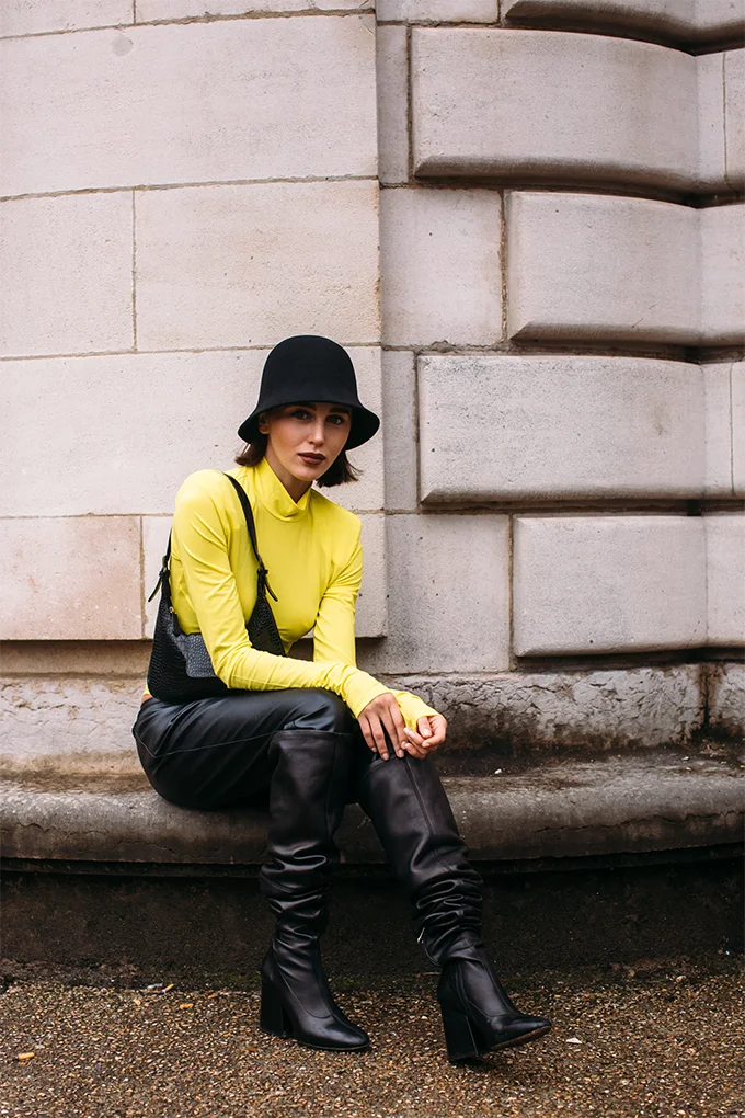 Французький шик: стильні вуличні образи на Тижні моди в Парижі - фото 452035