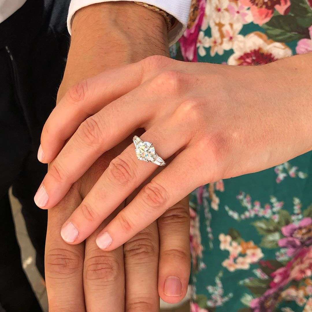 Внучка Елизаветы II принцесса Беатрис выходит замуж, и вот первые фото ее кольца - фото 452100