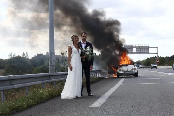 Молодожены сделали свадебное фото на фоне горящего авто и стали жертвами фотошопа - фото 452765