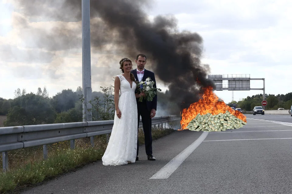 Молодожены сделали свадебное фото на фоне горящего авто и стали жертвами фотошопа - фото 452769