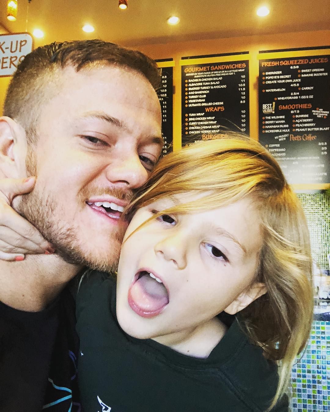 Солист группы Imagine Dragons четвертый раз стал отцом, и уже показал сладкие фото малыша - фото 452827