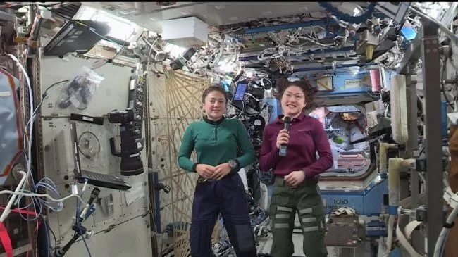 Крістіна Кох і Джесіка Мейр підкорять космос жіночою командою - фото 453520