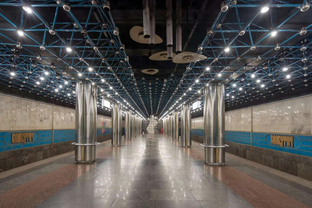 Про чотири українські станції метро написав The Guardian - фото 453687