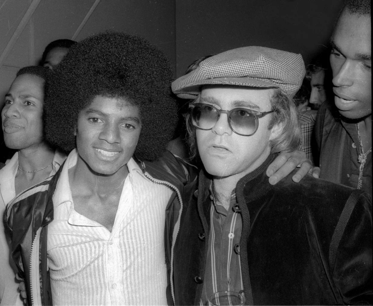 Элтон Джон рассказал о дружбе с Майклом Джексоном, которому не нравилась компания взрослых - фото 454066