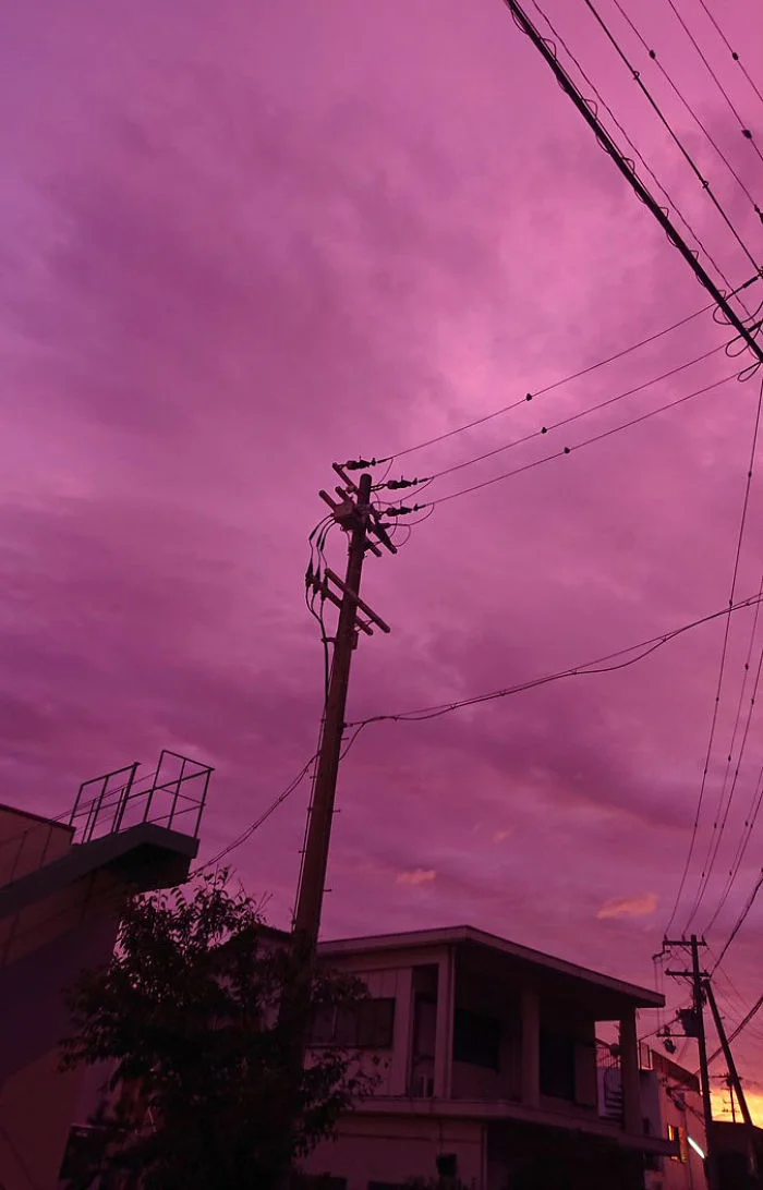 Небо над Японией стало насыщенно фиолетового цвета, и вы такого чуда еще не видели - фото 454144