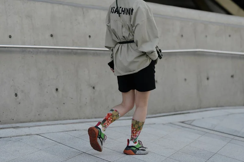 Незвичайний та дуже крутий вуличний стиль на Тижні моди в Сеулі - фото 454404