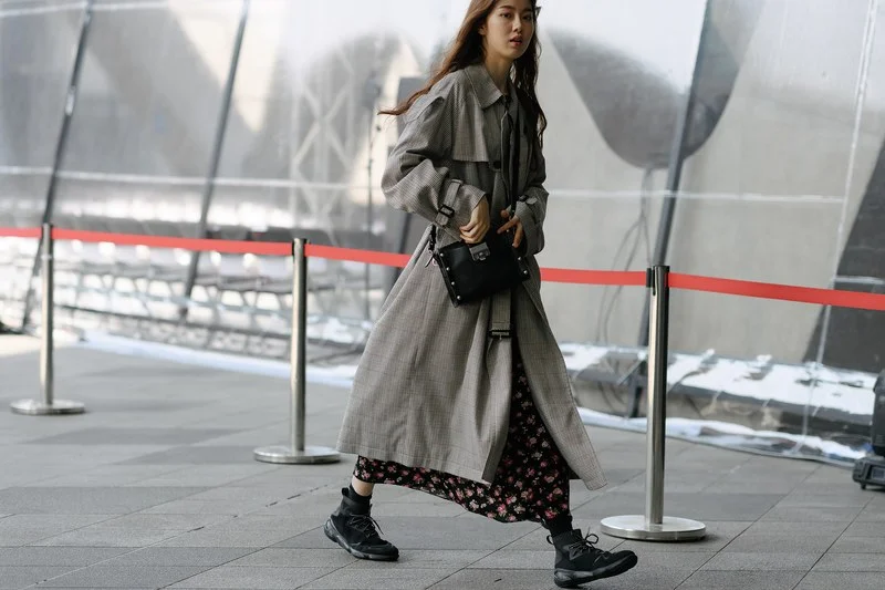 Незвичайний та дуже крутий вуличний стиль на Тижні моди в Сеулі - фото 454412