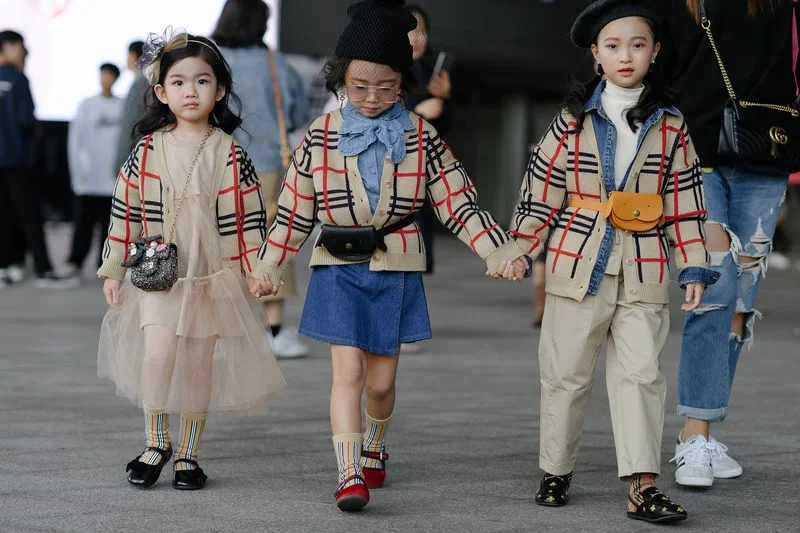 Необычный и очень крутой уличный стиль на Неделе моды в Сеуле - фото 454414