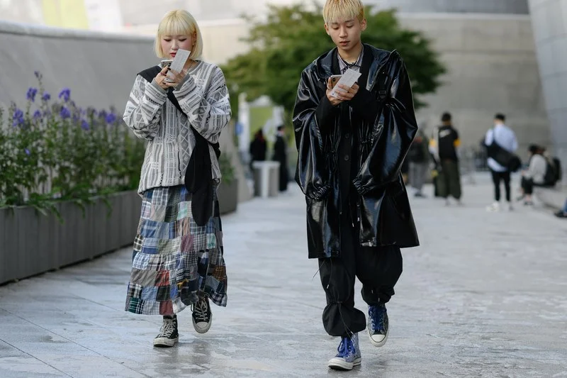 Необычный и очень крутой уличный стиль на Неделе моды в Сеуле - фото 454418