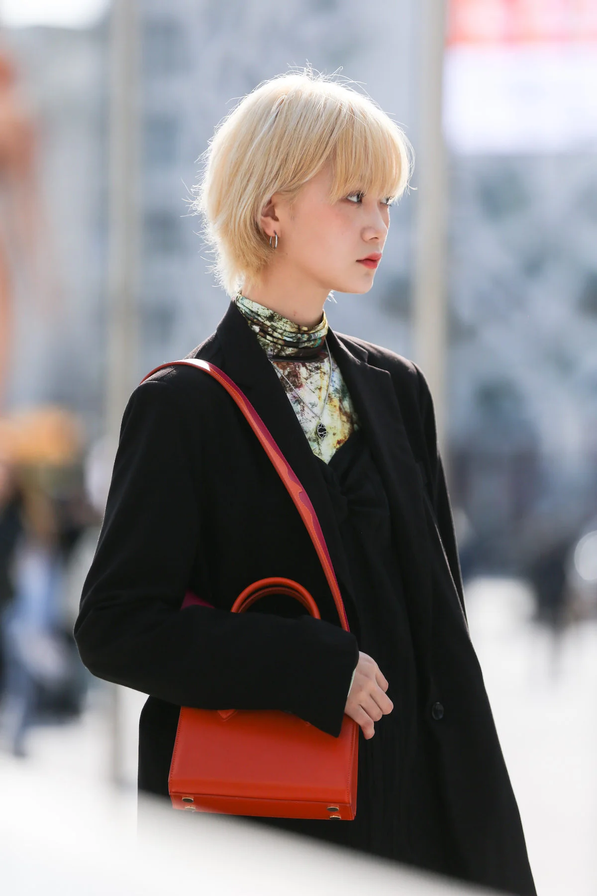 Необычный и очень крутой уличный стиль на Неделе моды в Сеуле - фото 454420