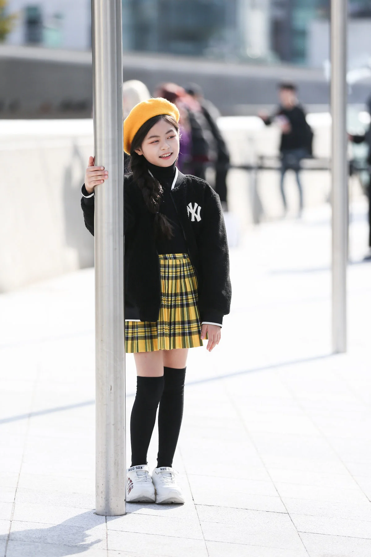 Необычный и очень крутой уличный стиль на Неделе моды в Сеуле - фото 454421
