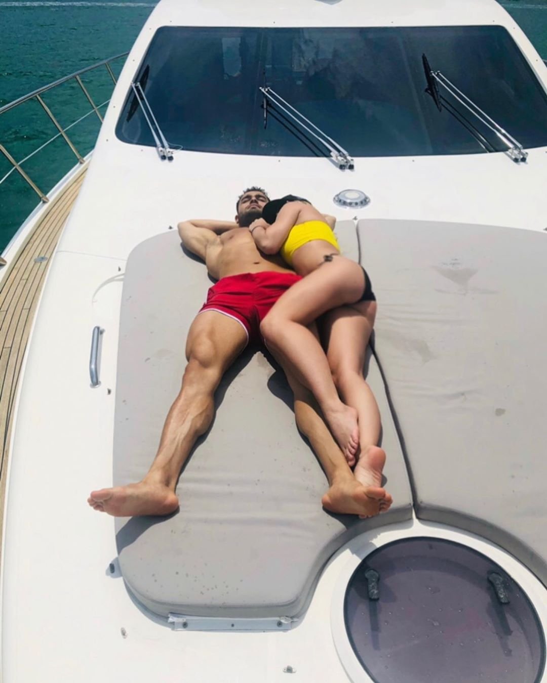 Бритни Спирс похвасталась аппетитной попкой на яхте с красавчиком-бойфрендом - фото 454643