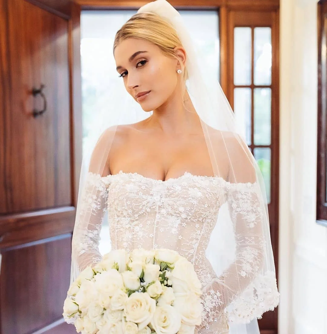 Джастин Бибер опубликовал новые фото со свадьбы, где видно его жену в белоснежном платье - фото 454810