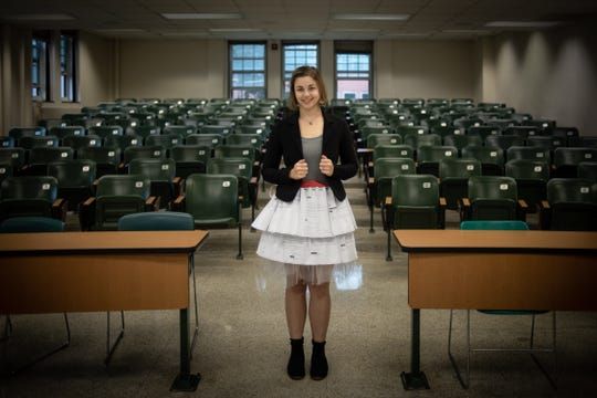 Девушка защитила диссертацию в самодельной юбке, сшитой из отказов публиковать ее статьи - 454934 Девушка защитила диссертацию в самодельной юбке, сшитой из отказов публиковать ее статьи - фото 454934