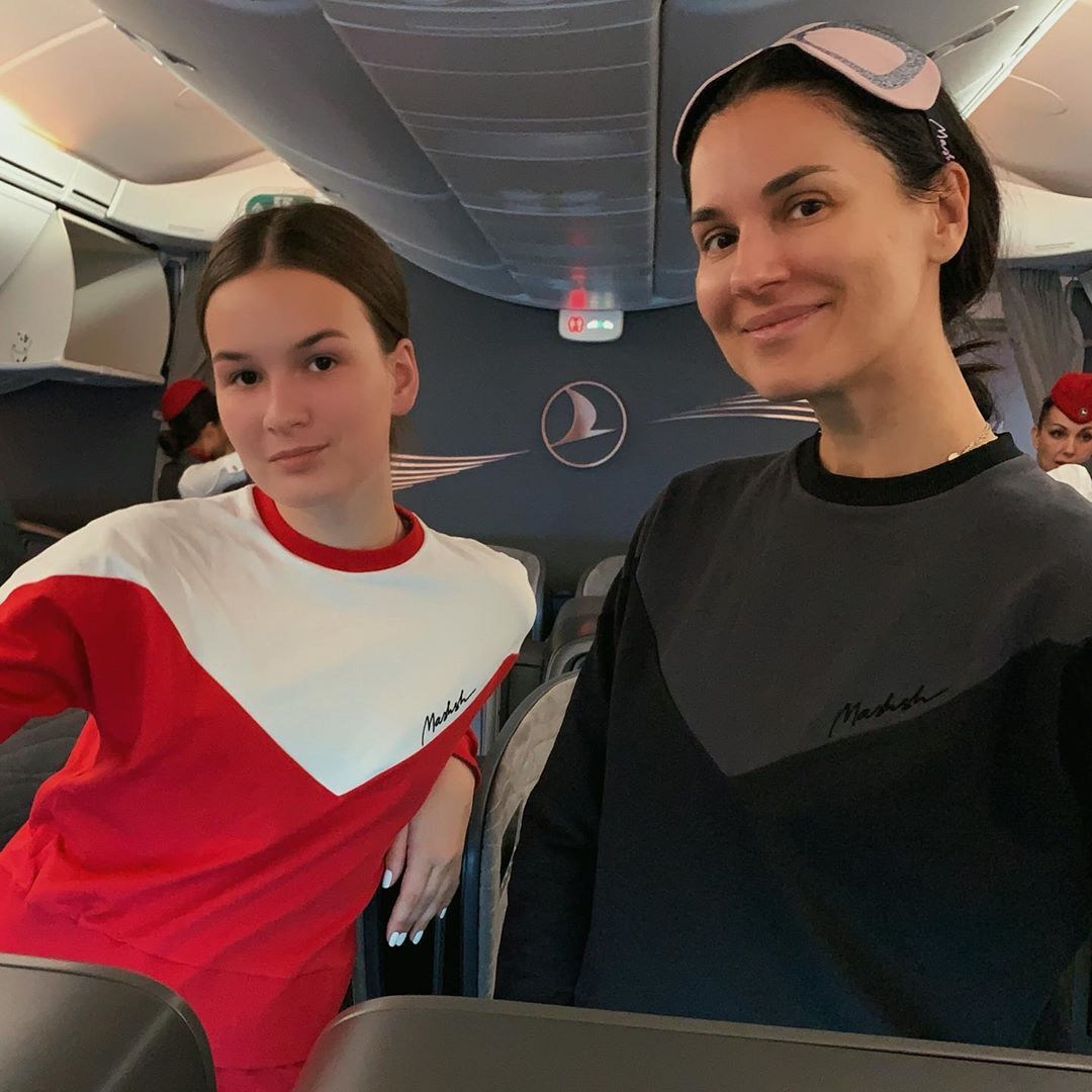Маша Єфросиніна поділилася фото з 15-річною дочкою, яка дуже на неї схожа - фото 454948