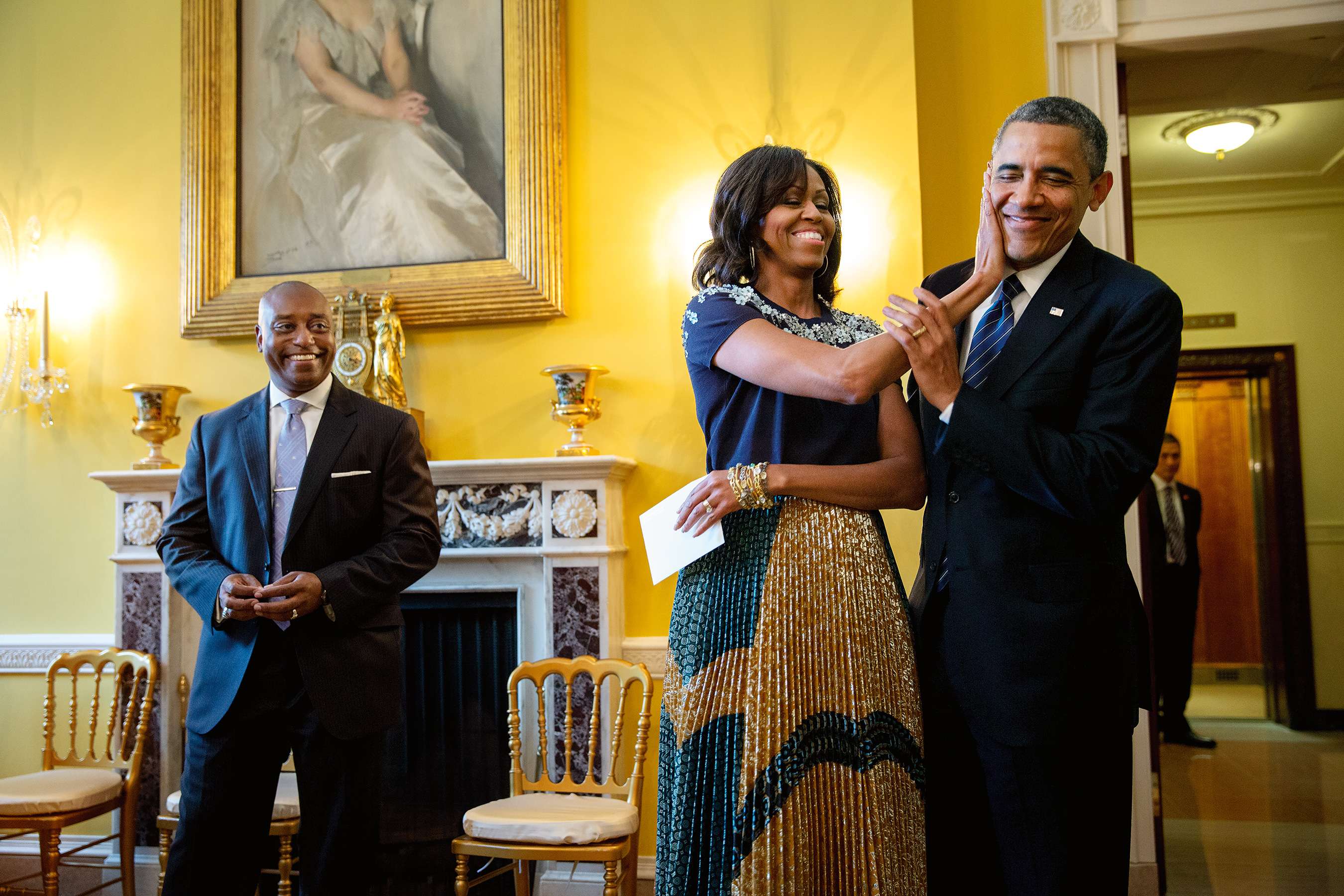 Фотограф Білого дому показав раніше невідомі фото Мішель і Барака Обами - фото 455189