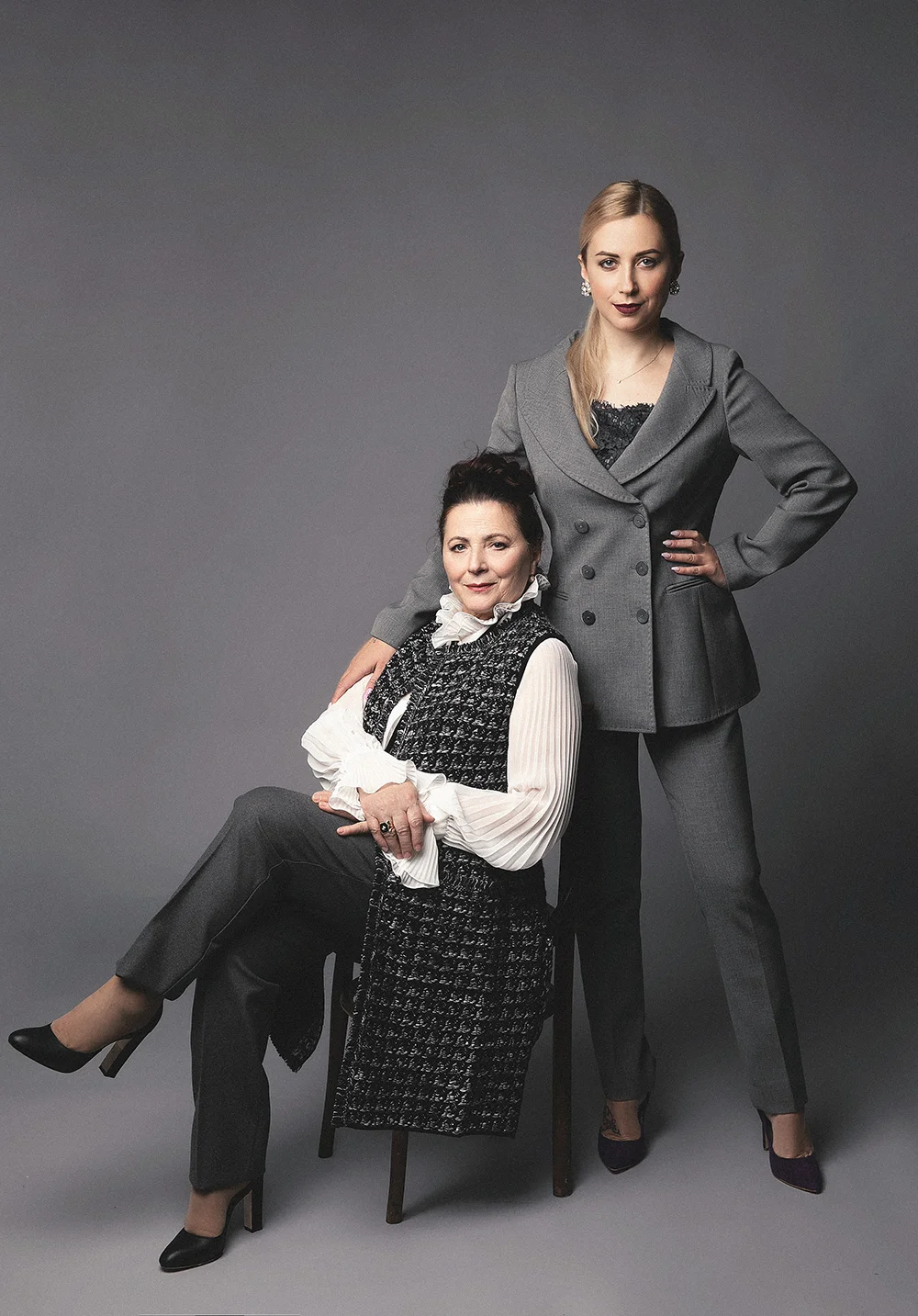 Две украинские красавицы: Тоня Матвиенко вместе с мамой снялась в стильной фотосессии - фото 456033