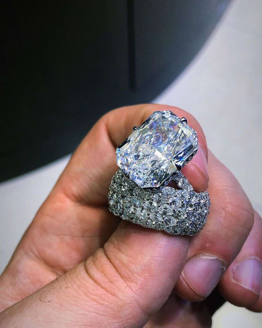 Новоиспеченный муж Ники Минаж подарил ей обручальное кольцо за 1,1 миллион долларов - фото 456093
