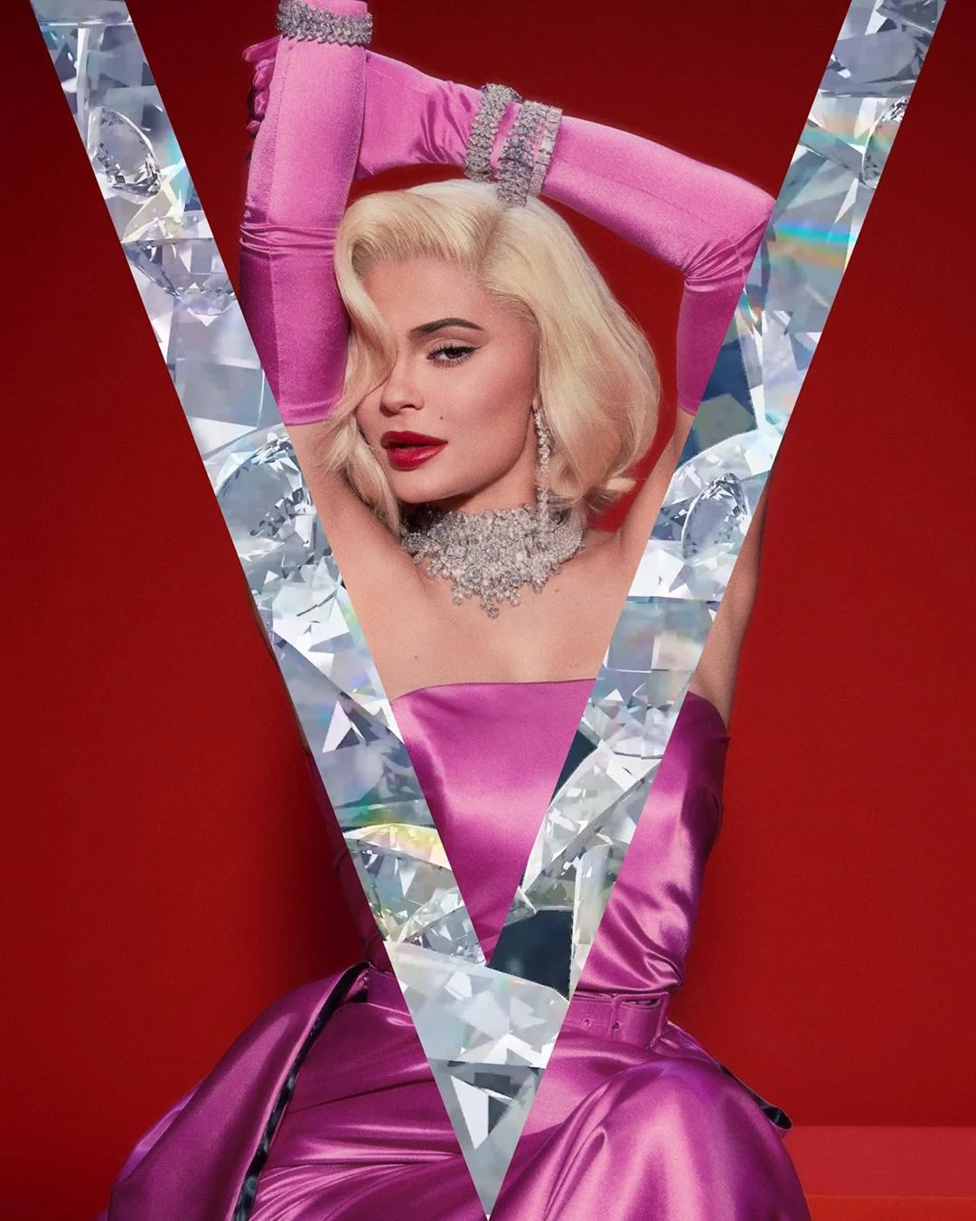 Кайли Дженнер украсила обложку модного журнала в культовом образе Мэрилин Монро - фото 456288