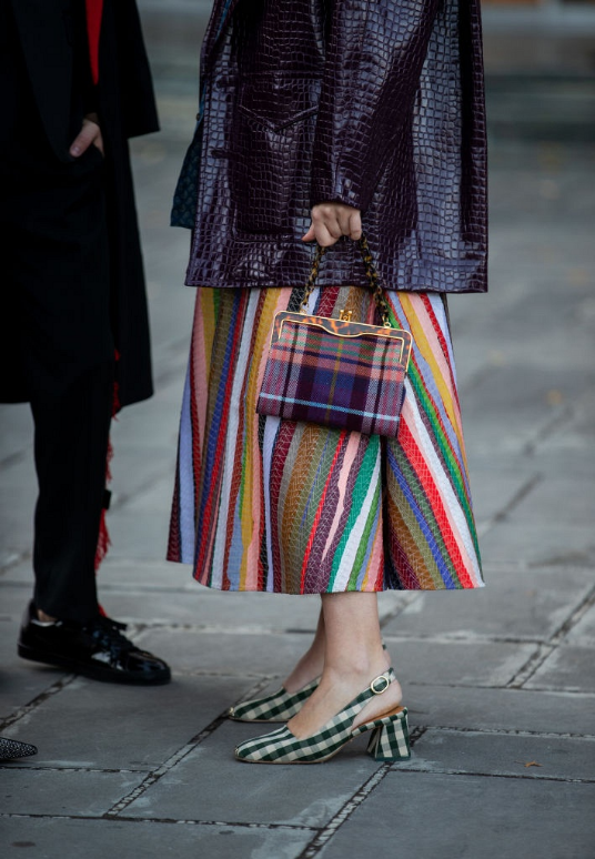 Что носят звезды street style грузинской Недели моды - фото 456749