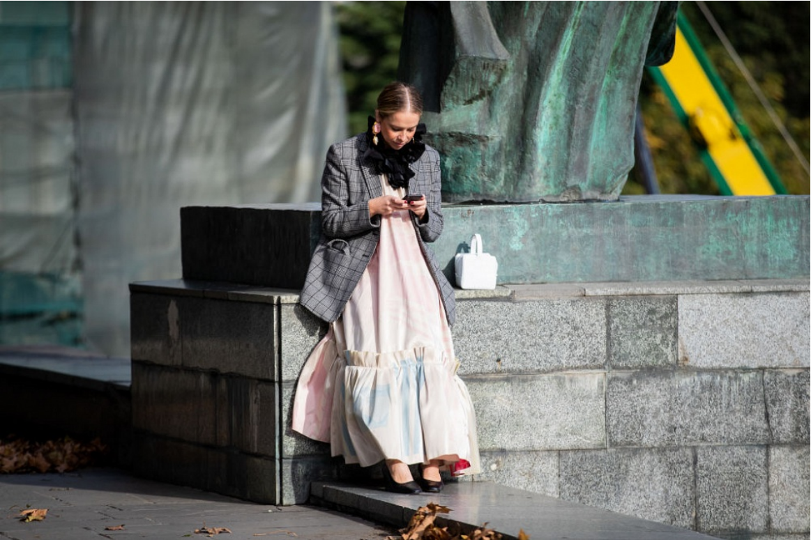 Что носят звезды street style грузинской Недели моды - фото 456757
