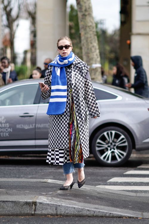 Как стильно носить шарф в этом сезоне: 30 примеров из street style - 457416 Как стильно носить шарф в этом сезоне: 30 примеров из street style - фото 457416