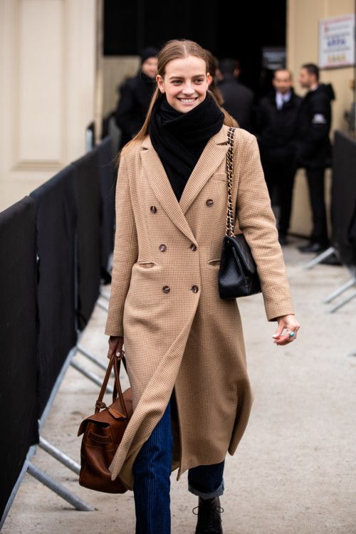 Как стильно носить шарф в этом сезоне: 30 примеров из street style - 457418 Как стильно носить шарф в этом сезоне: 30 примеров из street style - фото 457418