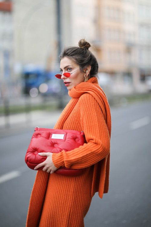 Как стильно носить шарф в этом сезоне: 30 примеров из street style - 457420 Как стильно носить шарф в этом сезоне: 30 примеров из street style - фото 457420