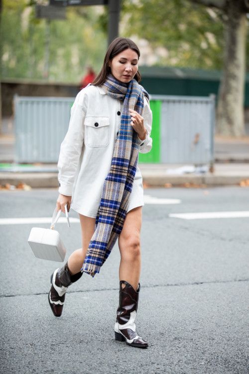 Как стильно носить шарф в этом сезоне: 30 примеров из street style - 457427 Как стильно носить шарф в этом сезоне: 30 примеров из street style - фото 457427