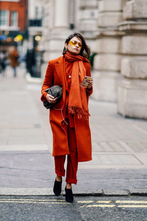 Как стильно носить шарф в этом сезоне: 30 примеров из street style - 457433 Как стильно носить шарф в этом сезоне: 30 примеров из street style - фото 457433