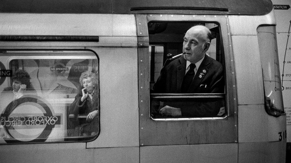 Фотограф показал жизнь лондонского метрополитена, которая крайне отличается от киевского - 457553 Фотограф показал жизнь лондонского метрополитена, которая крайне отличается от киевского - фото 457553
