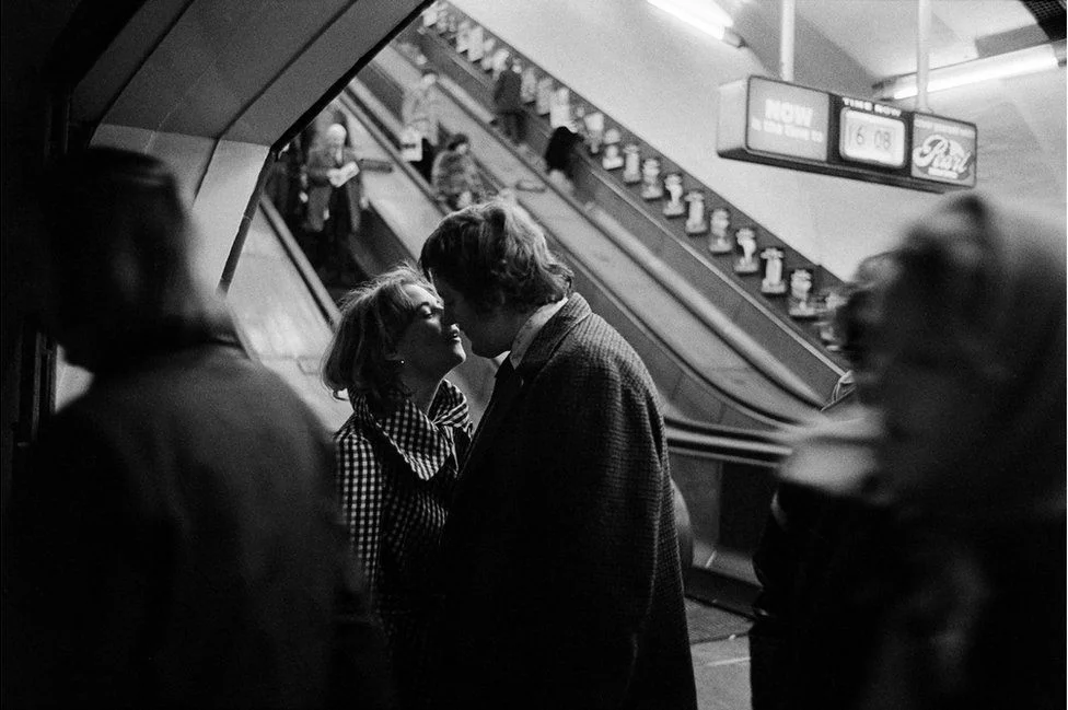 Фотограф показал жизнь лондонского метрополитена, которая крайне отличается от киевского - фото 457555