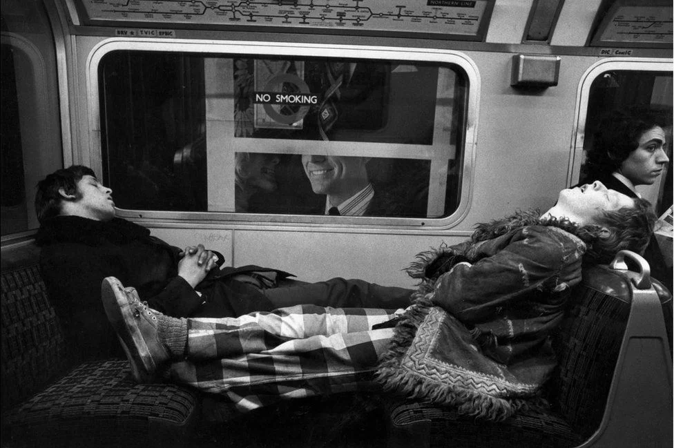 Фотограф показав життя лондонського метрополітену, яке вкрай відрізняється від київського - фото 457559