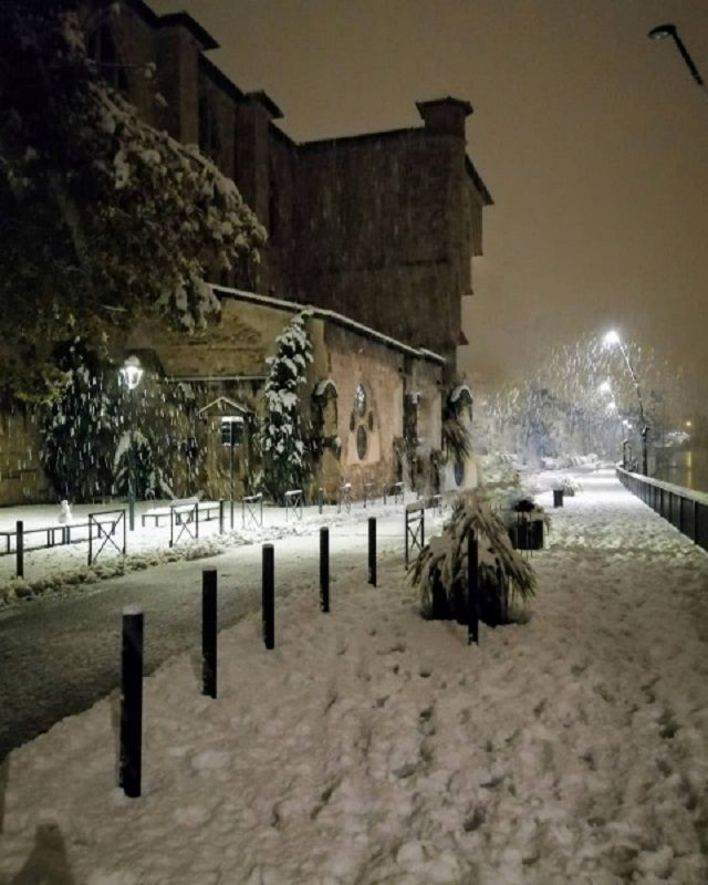 Францію накрив потужний снігопад і за ніч країна перетворилась на зимову казку - 458212 Францію накрив потужний снігопад і за ніч країна перетворилась на зимову казку - фото 458212