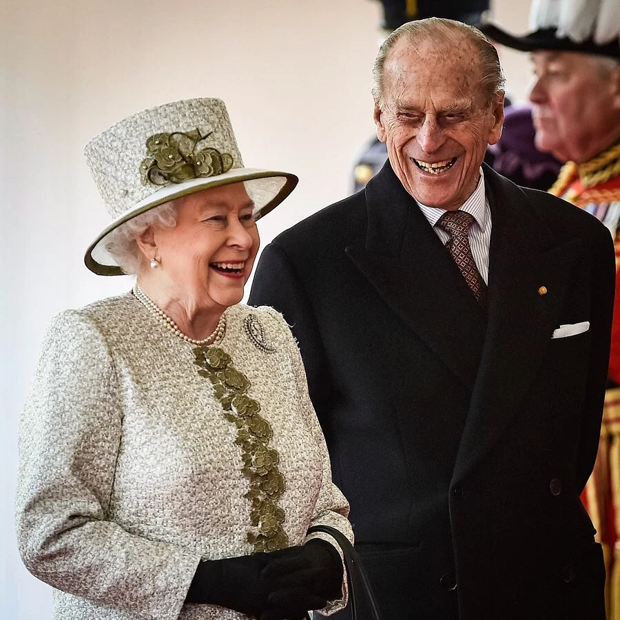 Єлизавета ІІ та принц Філіп святкують 72 роки шлюбу - фото 458706