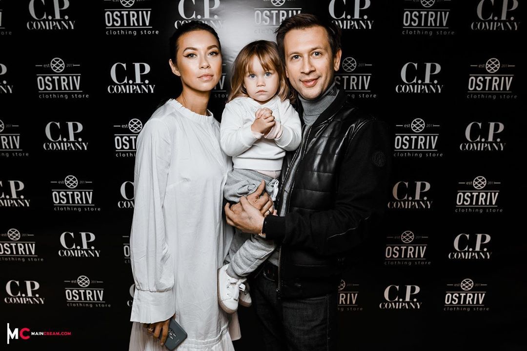 Полина Логунова призналась, что ей трудно совмещать работу с материнством - фото 458714