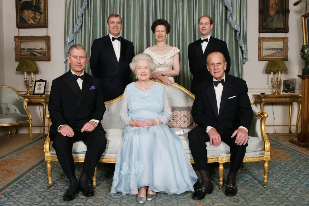 Все обсуждают секс-скандал в королевской семье, ведь монархи оказались шалунишками - фото 458864