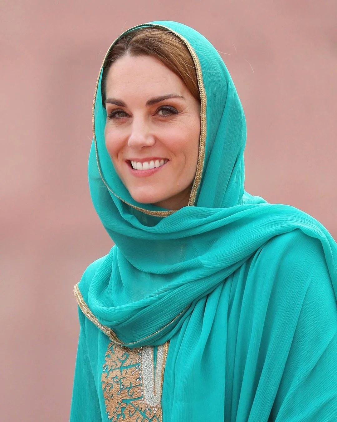 Кейт Міддлтон у традиційному одязі під час візиту до Пакистану - фото 458934