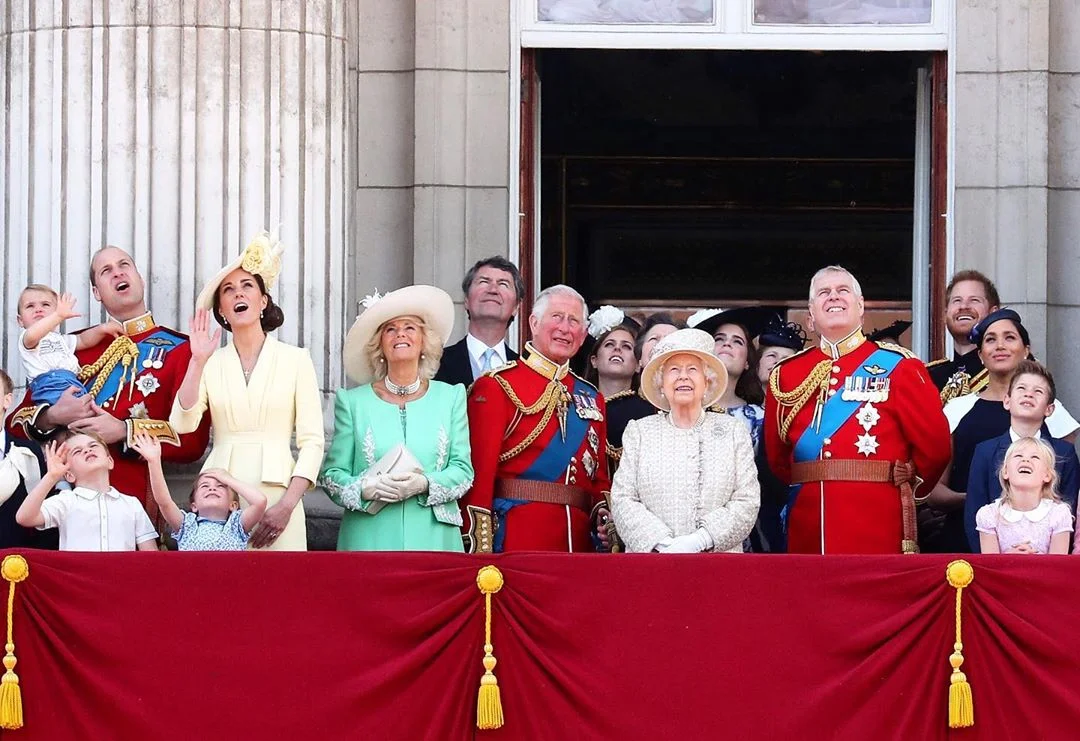 Итоги года: фотограф показал самые интересные снимки британской королевской семьи - фото 458938