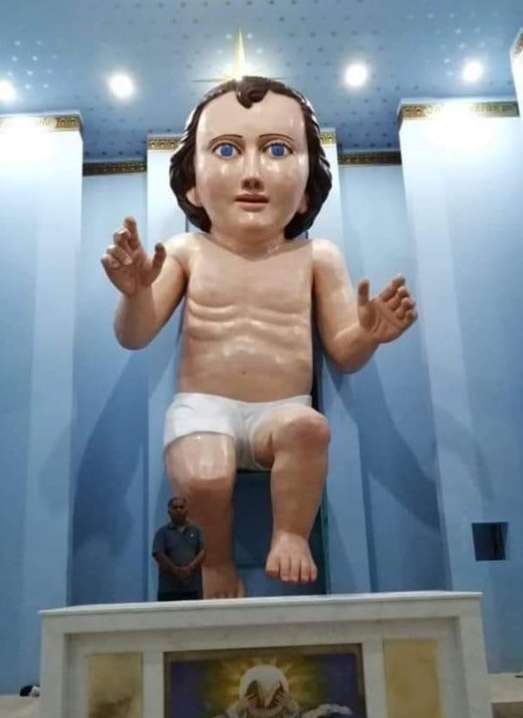 У Мексиці встановили найбільшу статую Ісуса-немовляти, яка нагадує портрет Ніколаса Кейджа - фото 459076
