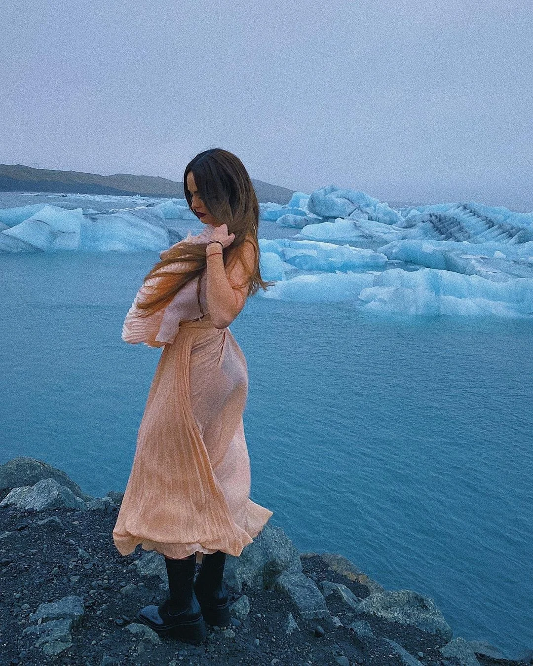 Даша Астафьева засветила соски на ледниках Исландии - фото 459152